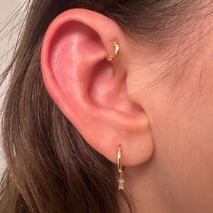 Catbird Petite Classic Hoop, Baguette
Diamond (single)